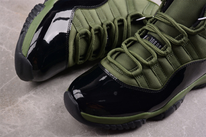 AIR JORDAN 11
