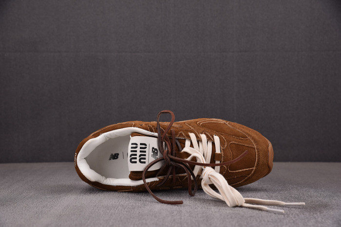 NEW BALANCE x Miu Miu 530 SL