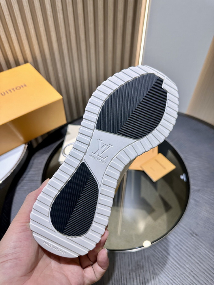 LV SNEAKER LV-000612