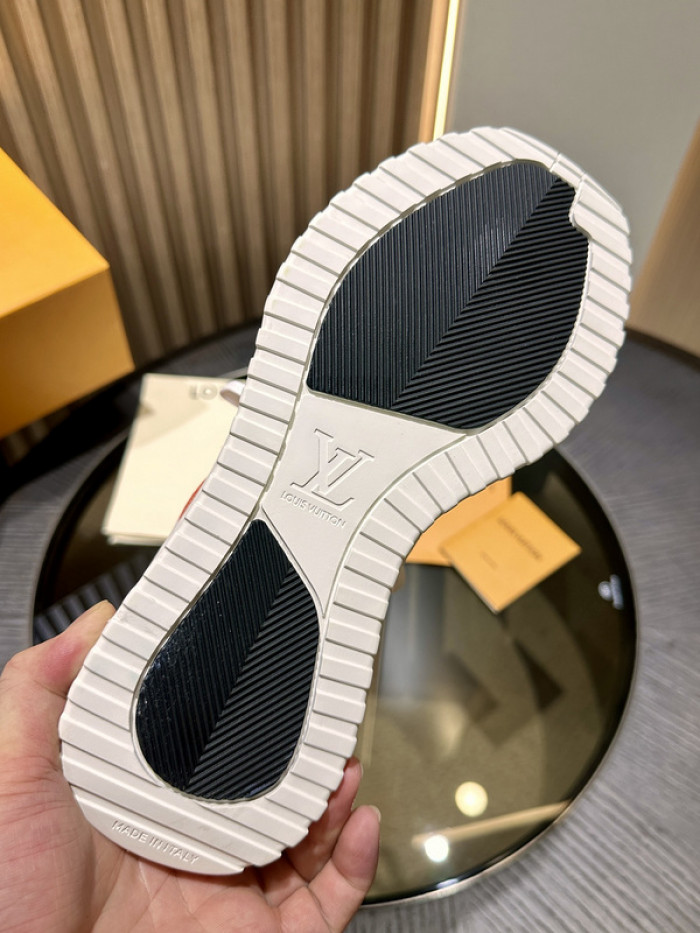 LV SNEAKER LV-000613