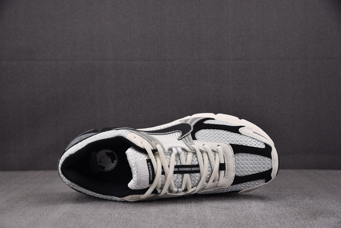 Nike Air Zoom Vomero 5 