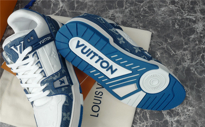 LV SNEAKER LV-000272