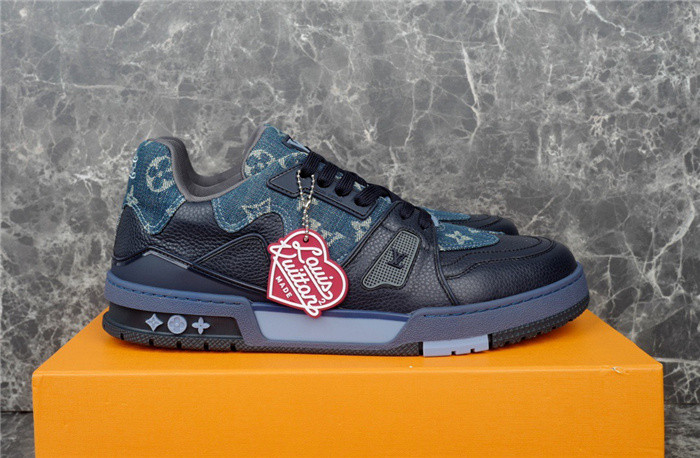 LV SNEAKER LV-000276