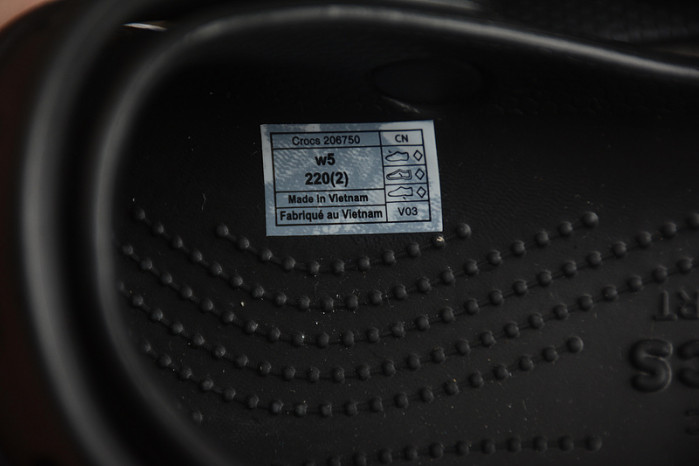 CROCS SCANDAL C00037