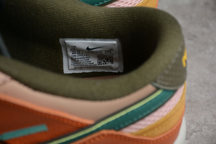 NIKE SB DUNK LOW SCRAP