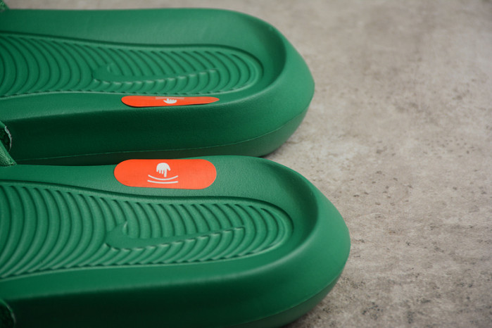 NIKE SANDALS N-026