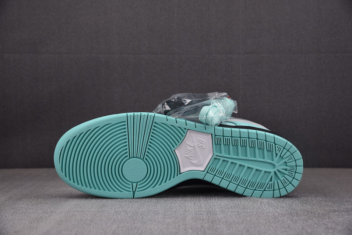 T*f*ny & co. x nike dunk low bv1310-402