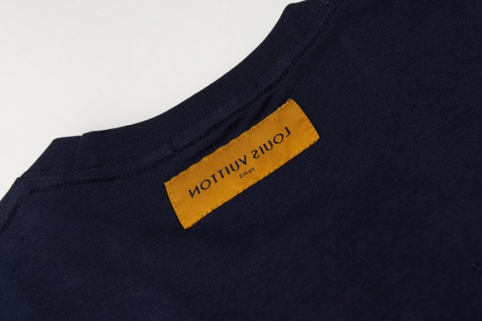 LV CLOTHES V00025