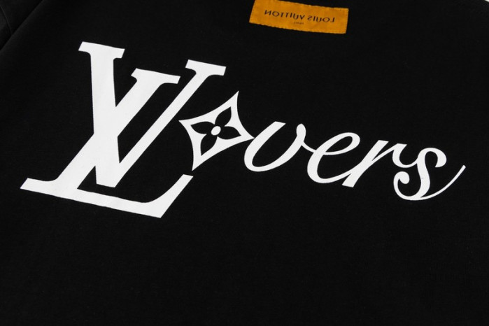 LV CLOTHES V00030