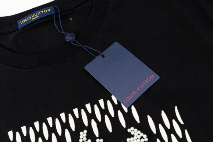 LV CLOTHES V00031
