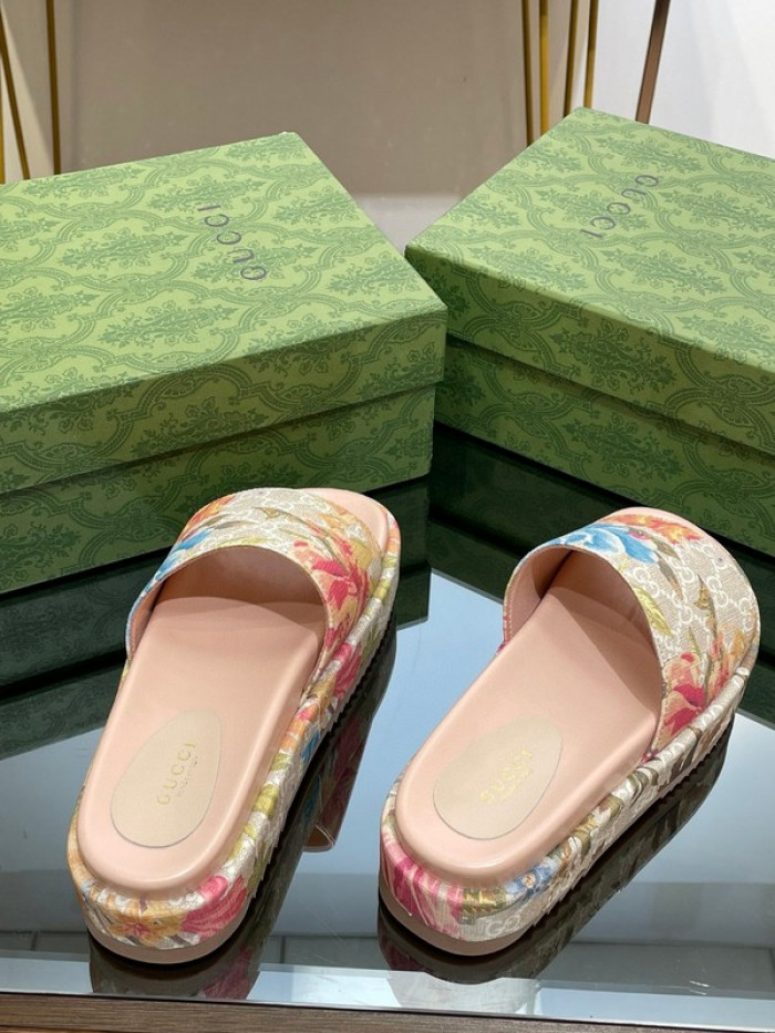 Gucc* Sandal 158