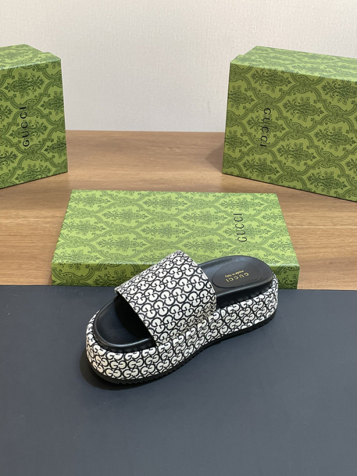 Gucc* Sandal 180