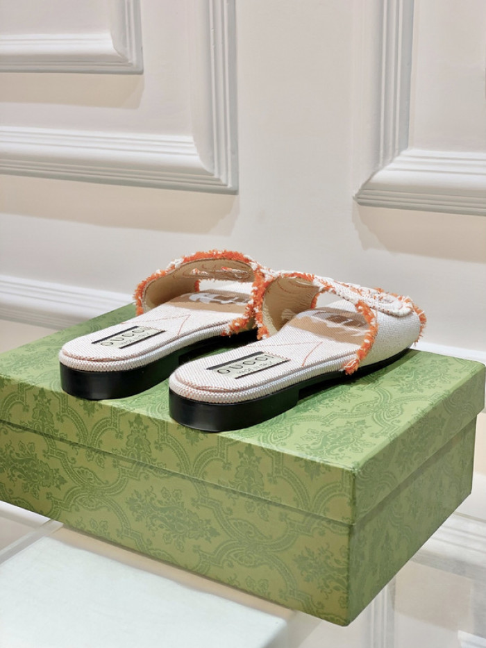 Gucc* Sandal 209