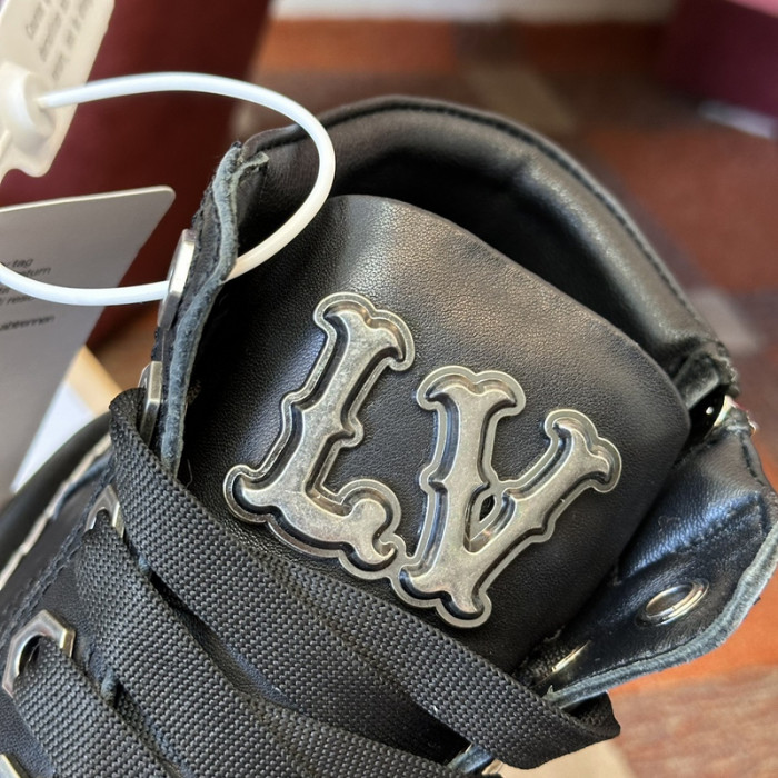 LV BOOTS L000030