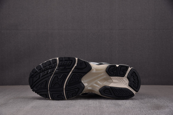 ASICS Gel Kayano 14 