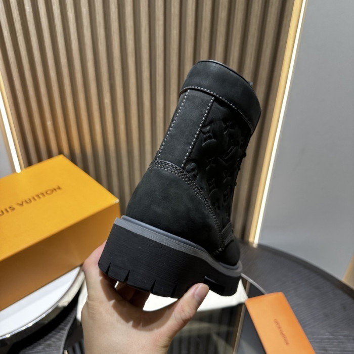 LV BOOTS L000057