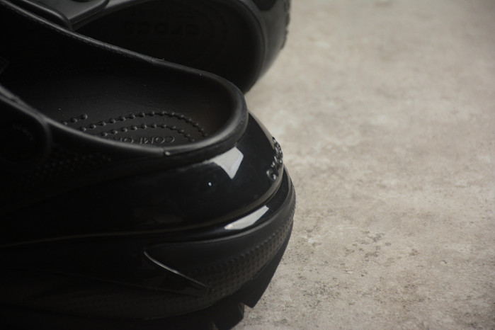 CROCS SCANDAL C00027