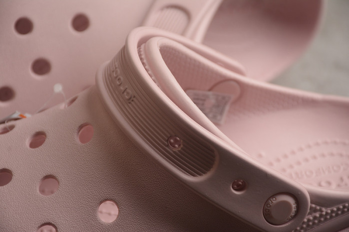 CROCS SCANDAL C00028