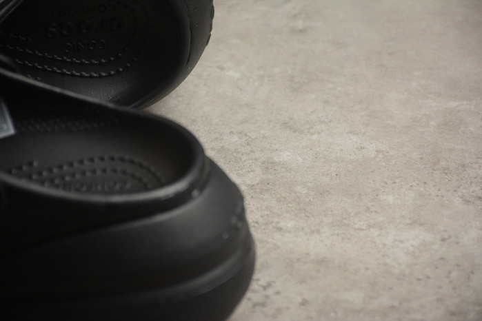 CROCS SCANDAL C00029