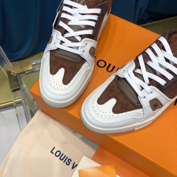 LV SNEAKER LV-000322
