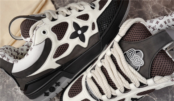 LV SNEAKER LV-000209