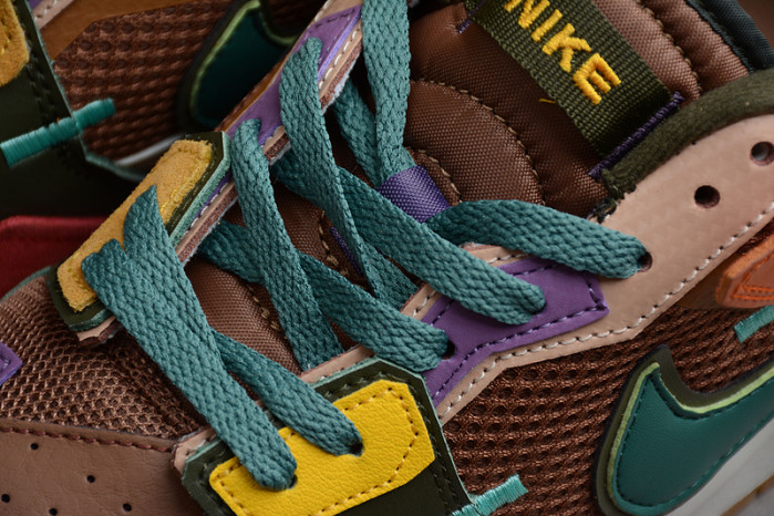 NIKE SB DUNK LOW SCRAP