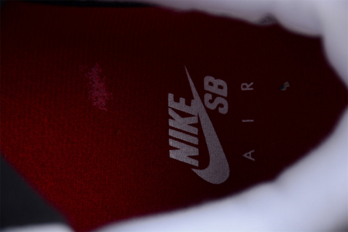 JORDAN 4 RETRO SB