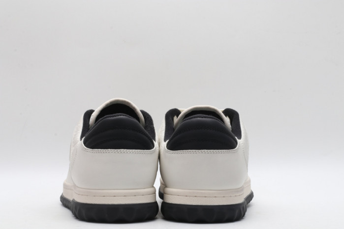Gucc* Sneaker