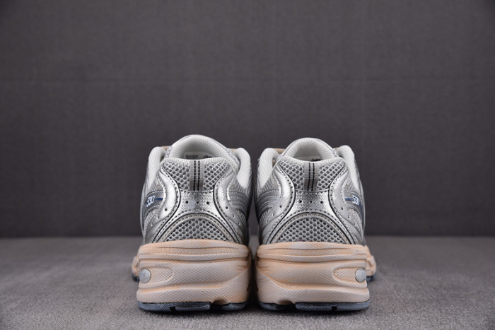 NEW BALANCE SNEAKER NB069