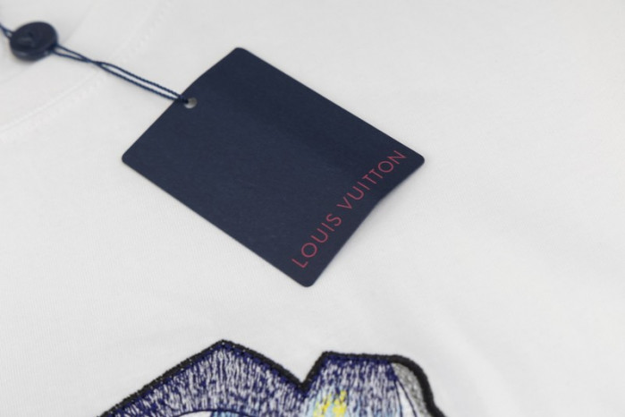 LV CLOTHES V00019