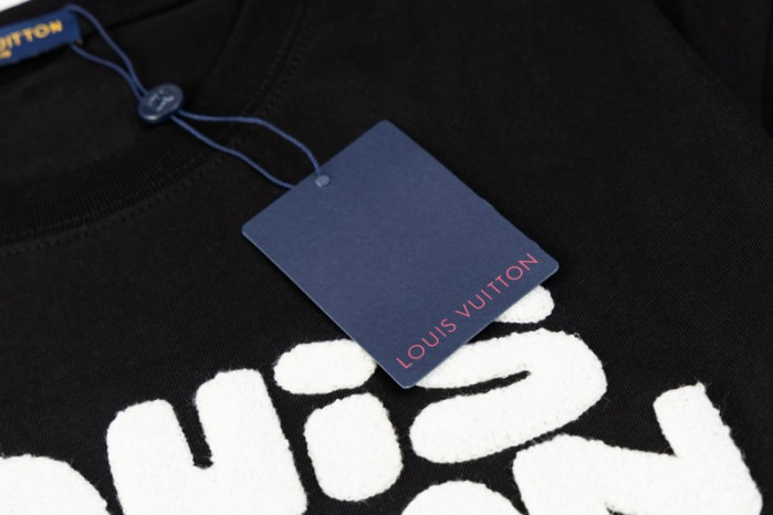 LV CLOTHES V00032