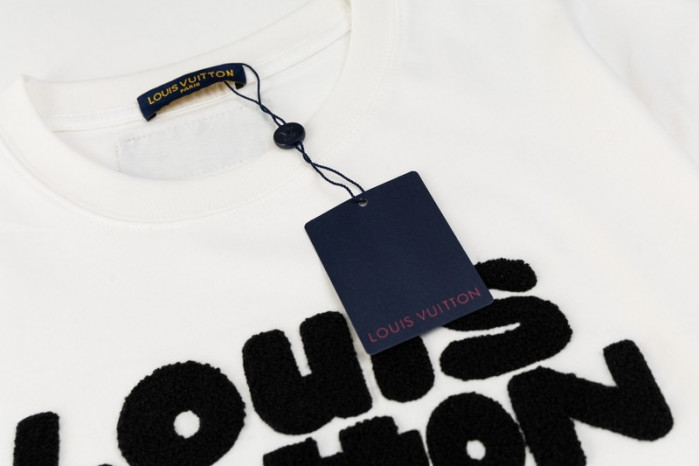 LV CLOTHES V00035