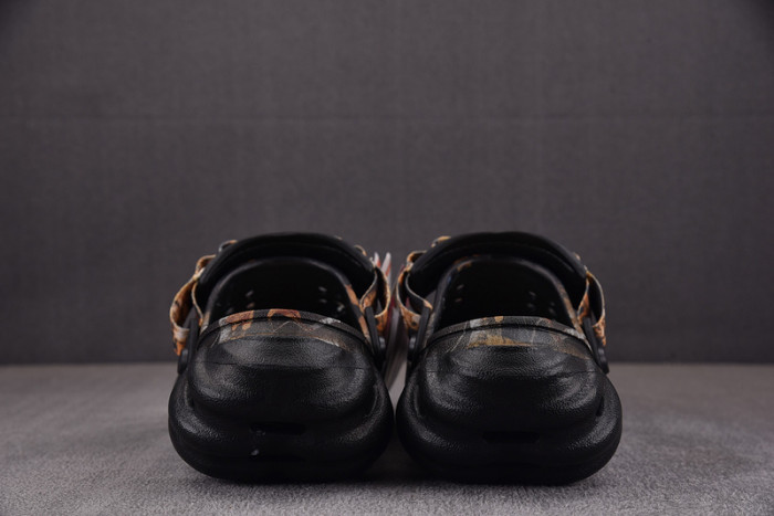 CROCS X SALEHE BEMBURY C00015