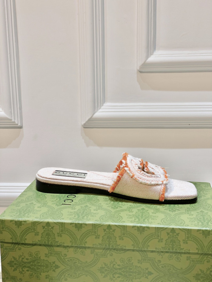Gucc* Sandal 209