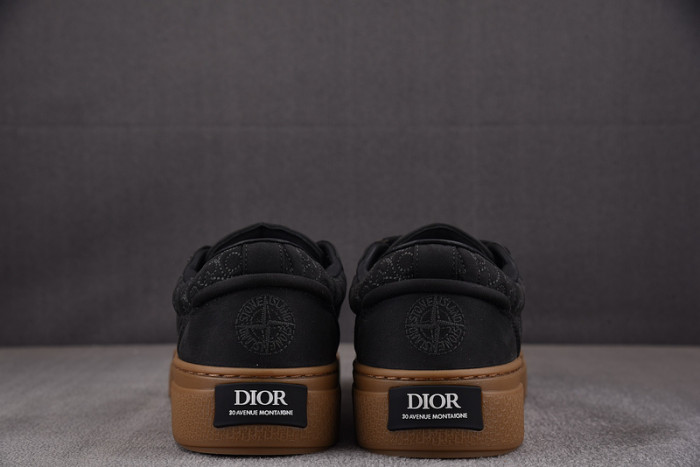 D10r b33 sneakers b330011