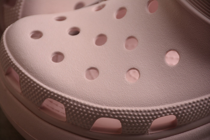 CROCS SCANDAL C00028