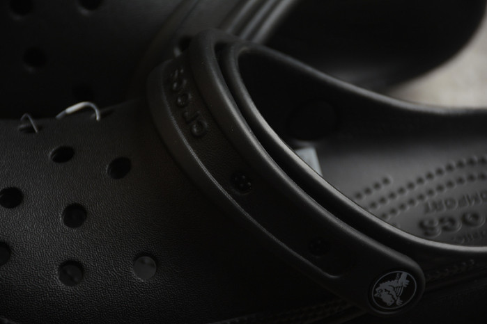 CROCS SCANDAL C00037
