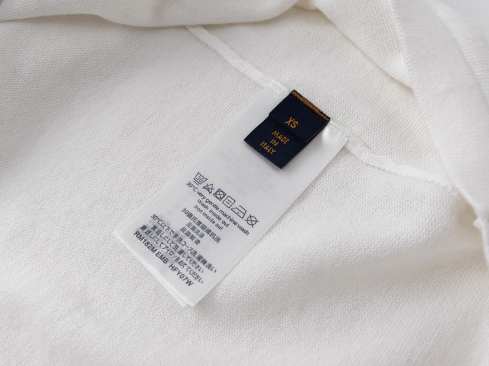 LV CLOTHES V00010