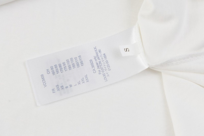 LV CLOTHES V00019