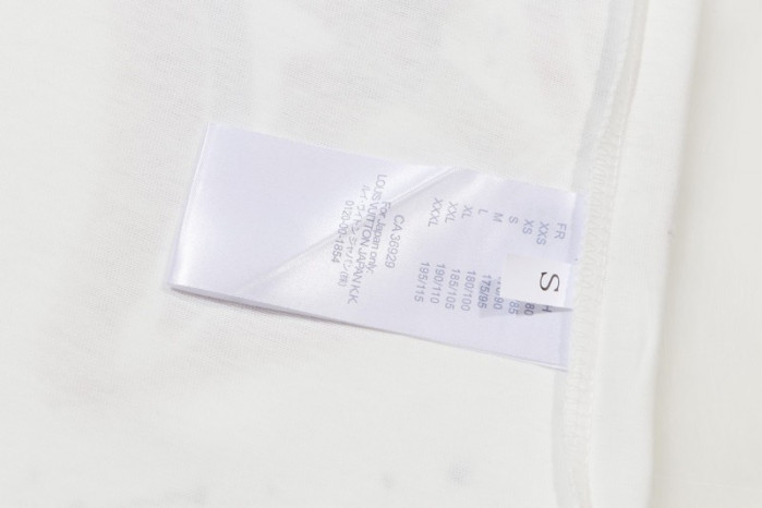 LV CLOTHES V00039