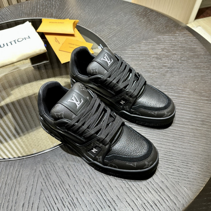 LV TRAINER SNEAKER LV-000571