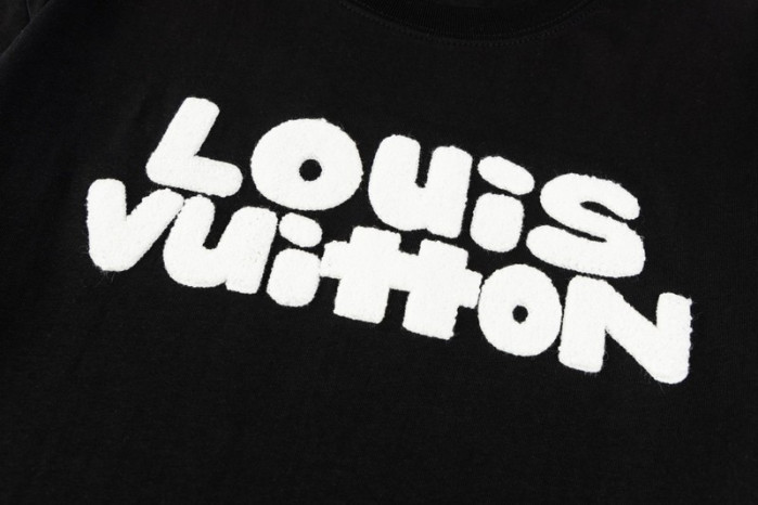 LV CLOTHES V00032