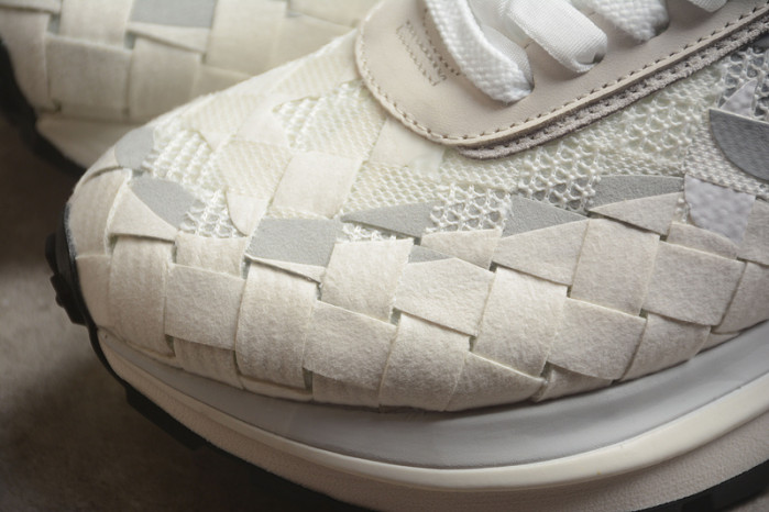 SACAI X NIKE LDVAPORWAFFLE MIX LOW WHITE DR5209-100