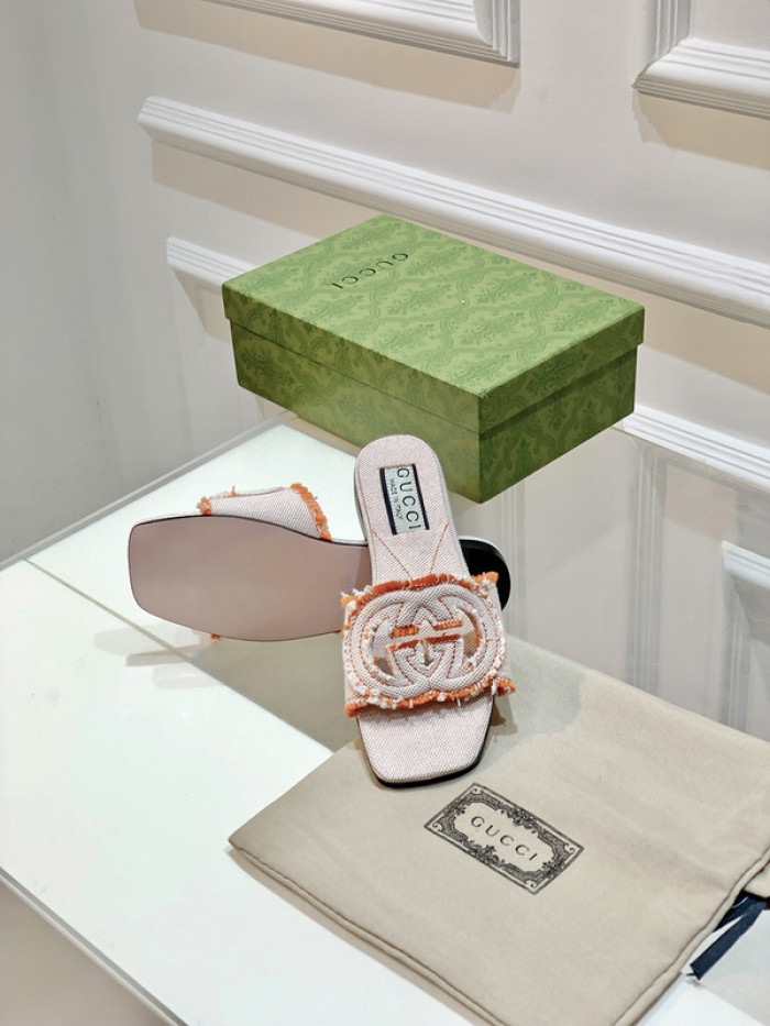 Gucc* Sandal 209