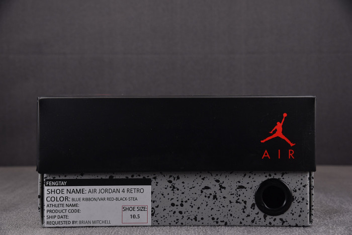 AIR JORDAN 4
