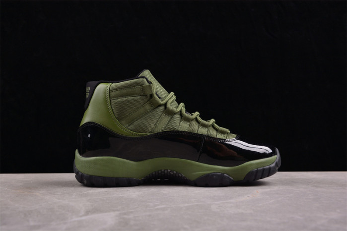 AIR JORDAN 11