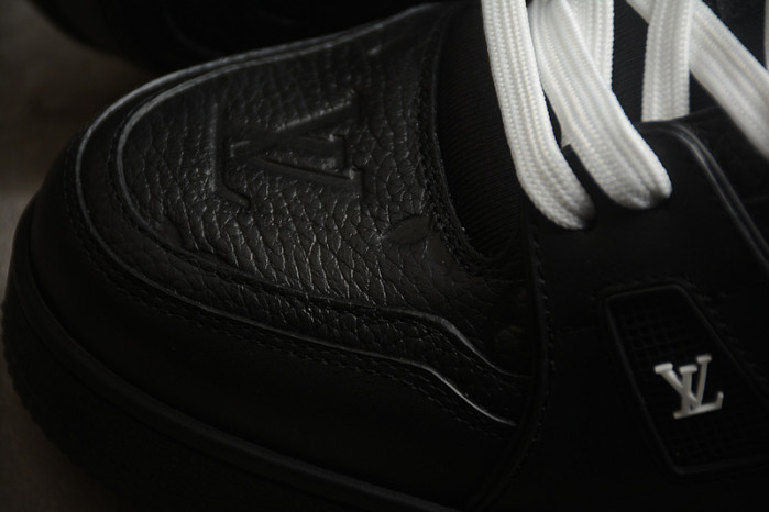 LV TRAINER SNEAKER LV-000552