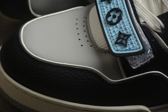 LV TRAINER SNEAKER LV-000553