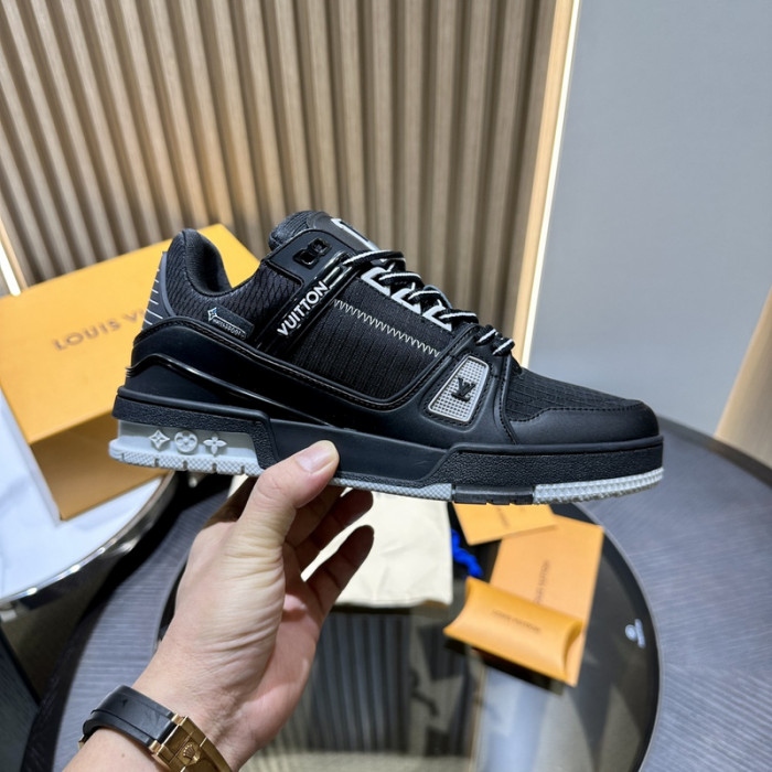 LV TRAINER SNEAKER LV-000578