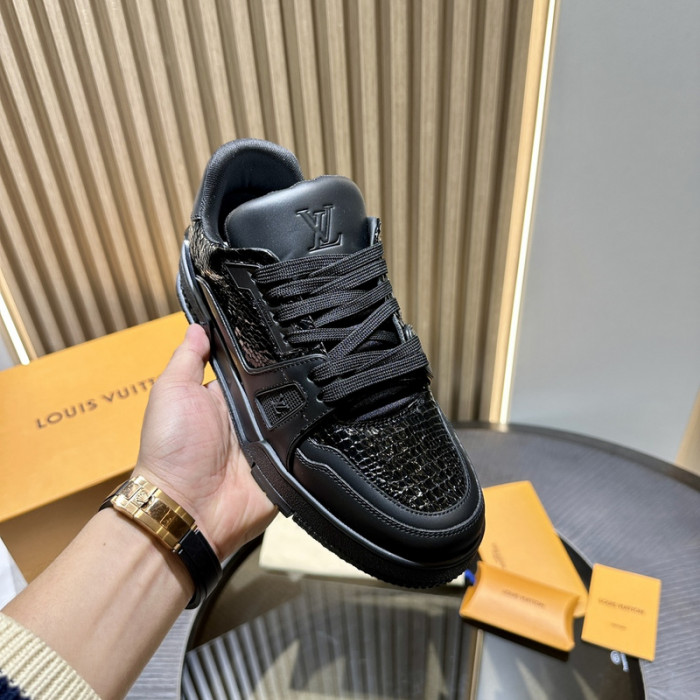 LV TRAINER SNEAKER LV-000582